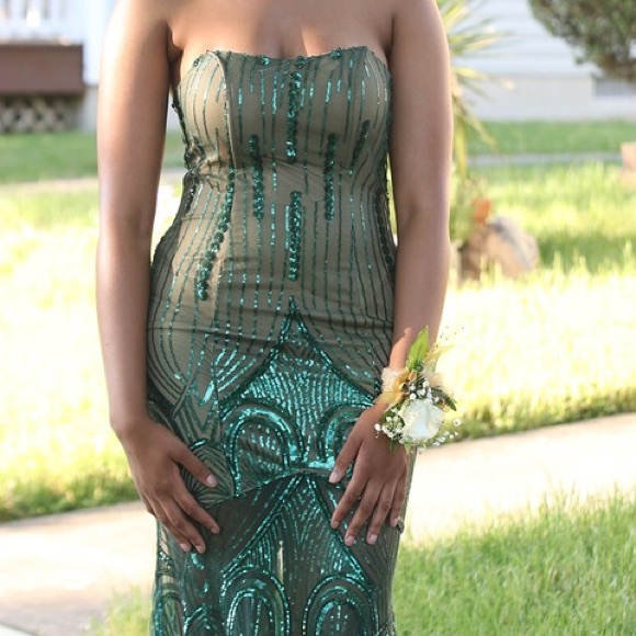 Women’s Prom Gown - Picture 2 of 3